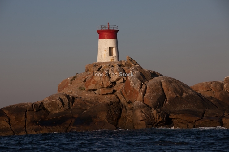 Faro de Boeiro ou Agoeiro, entrada ría de Vigo, Galicia