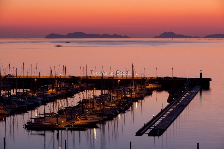 Posta de Sol sobre as Illas Cíes, ría de Vigo, Galicia