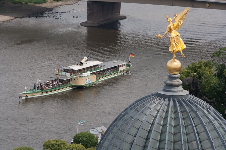Río Elba Dresde Alemania